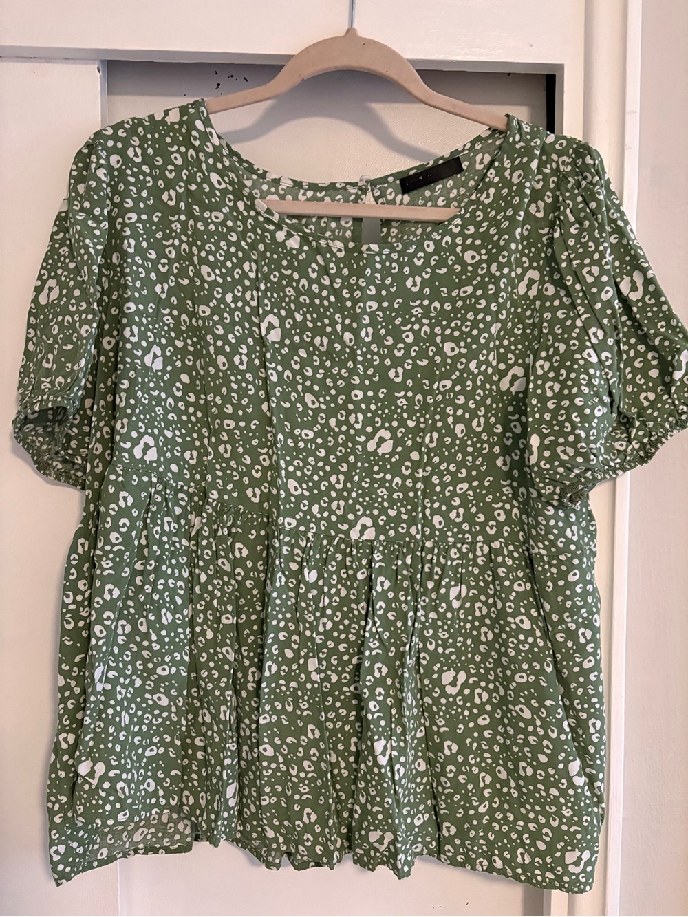 SHEIN Green and White Short Puff-Sleeve Peplum Blouse